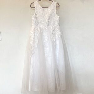 JJ’s House A-line Scoop Floor-Length Tulle Lace Flower Girl Dress, Size 9